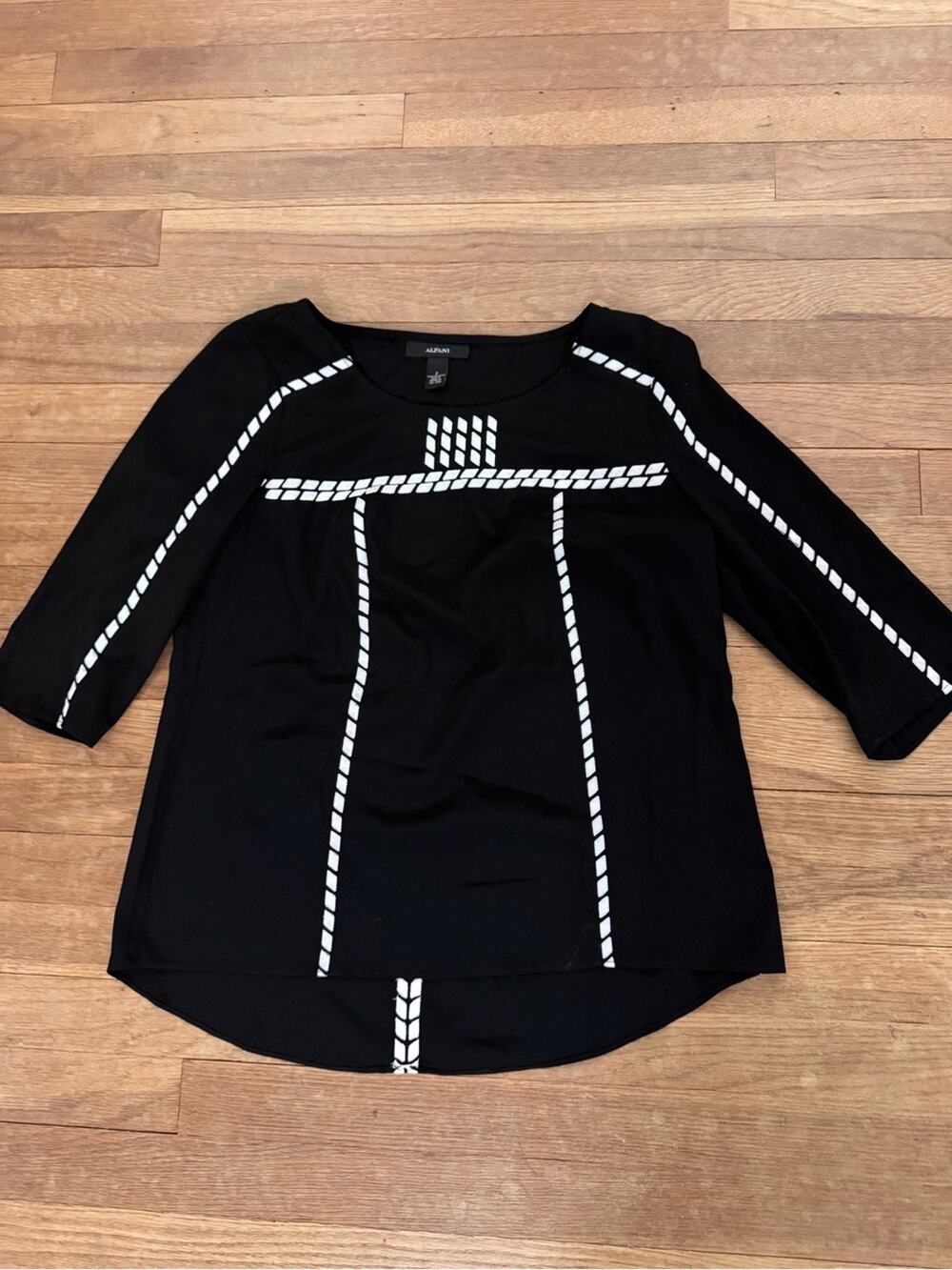 Alfani Women's Black Geometric 3/4 Sleeve Top - Size 2
b7